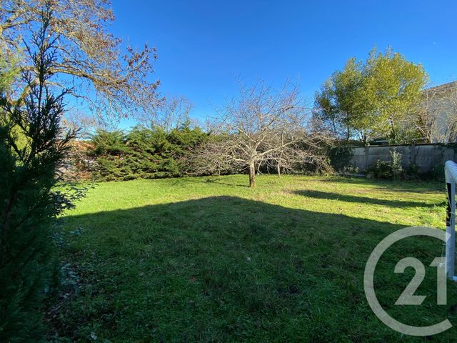 Afficher la photo en grand terrain à vendre - 285.0 m2 - ANGOULEME - 16 - POITOU-CHARENTES - Century 21 Aloha Immobilier