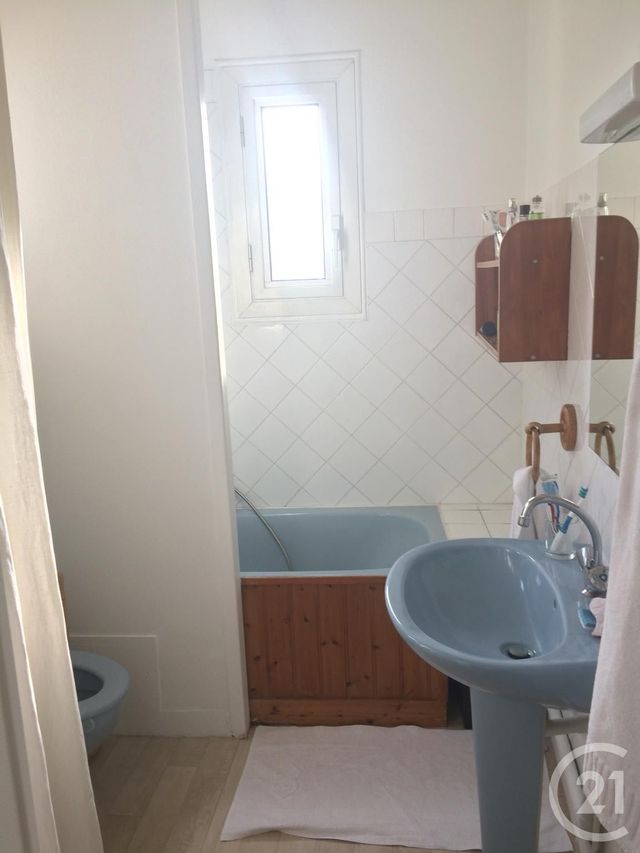 Appartement F1 à louer - 1 pièce - 25.0 m2 - ANGOULEME - 16 - POITOU-CHARENTES - Century 21 Aloha Immobilier Appartement F1 à louer - 1 pièce - 25.0 m2 - ANGOULEME - 16 - POITOU-CHARENTES - Century 21 Aloha Immobilier