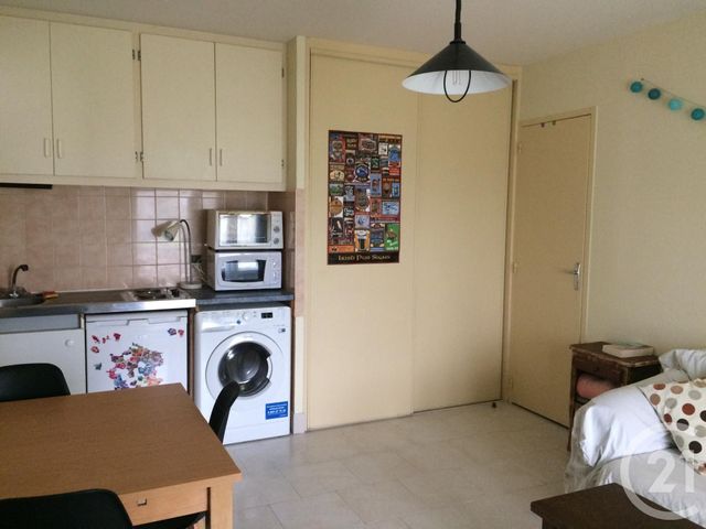 Appartement F2 à louer - 2 pièces - 30.0 m2 - ST MICHEL - 16 - POITOU-CHARENTES - Century 21 Aloha Immobilier Appartement F2 à louer - 2 pièces - 30.0 m2 - ST MICHEL - 16 - POITOU-CHARENTES - Century 21 Aloha Immobilier