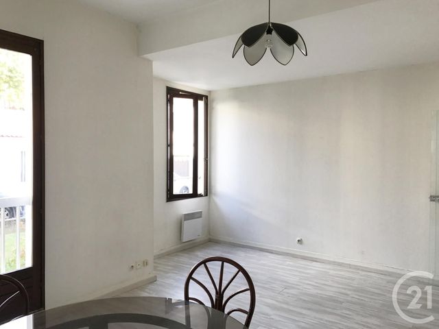 Appartement F1 à louer - 1 pièce - 32.0 m2 - ANGOULEME - 16 - POITOU-CHARENTES - Century 21 Aloha Immobilier Appartement F1 à louer - 1 pièce - 32.0 m2 - ANGOULEME - 16 - POITOU-CHARENTES - Century 21 Aloha Immobilier