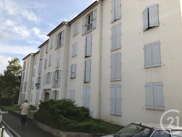 Appartement F1 à louer - 1 pièce - 32.0 m2 - ANGOULEME - 16 - POITOU-CHARENTES - Century 21 Aloha Immobilier Appartement F1 à louer - 1 pièce - 32.0 m2 - ANGOULEME - 16 - POITOU-CHARENTES - Century 21 Aloha Immobilier