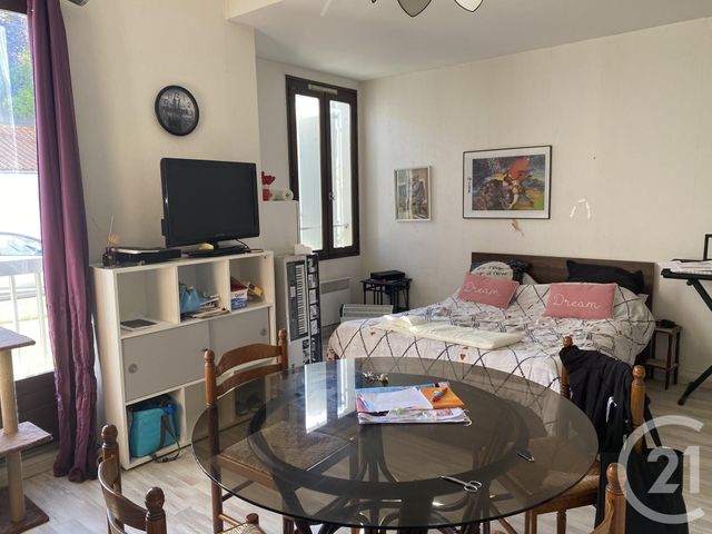 Appartement F1 à louer - 1 pièce - 32.0 m2 - ANGOULEME - 16 - POITOU-CHARENTES - Century 21 Aloha Immobilier Appartement F1 à louer - 1 pièce - 32.0 m2 - ANGOULEME - 16 - POITOU-CHARENTES - Century 21 Aloha Immobilier