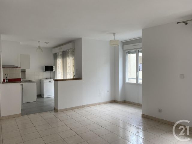 Afficher la photo en grand Appartement F3 à louer - 3 pièces - 63.0 m2 - ANGOULEME - 16 - POITOU-CHARENTES - Century 21 Aloha Immobilier