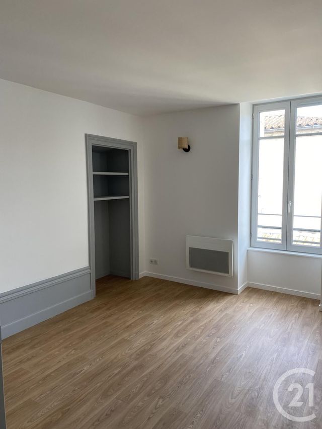 Afficher la photo en grand Appartement T3 à louer - 3 pièces - 70.1 m2 - ANGOULEME - 16 - POITOU-CHARENTES - Century 21 Aloha Immobilier