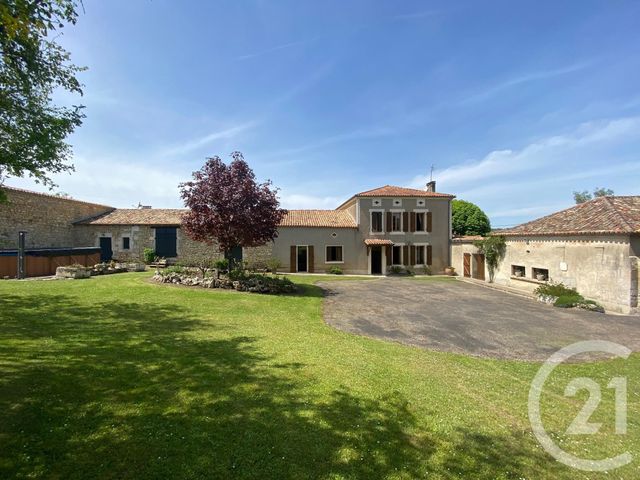 maison à vendre - 5 pièces - 215.4 m2 - GARDES LE PONTAROUX - 16 - POITOU-CHARENTES - Century 21 Aloha Immobilier