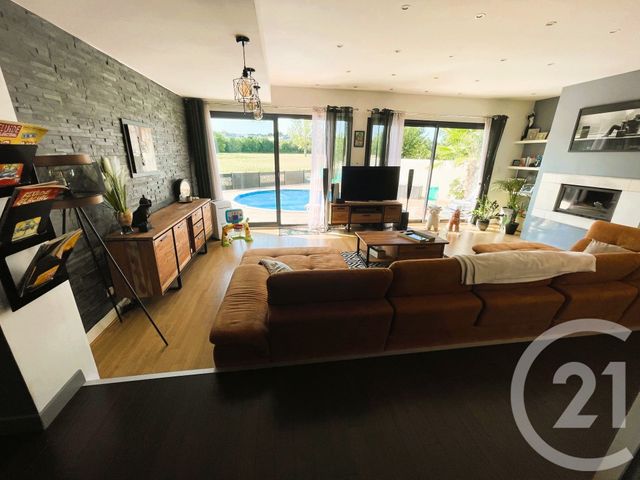 maison à vendre - 7 pièces - 157.0 m2 - CHAMPNIERS - 16 - POITOU-CHARENTES - Century 21 Aloha Immobilier