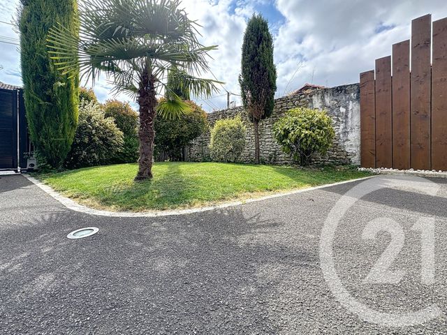 maison à vendre - 7 pièces - 157.0 m2 - CHAMPNIERS - 16 - POITOU-CHARENTES - Century 21 Aloha Immobilier