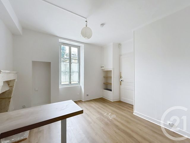 Appartement F1 à louer - 1 pièce - 15.74 m2 - ANGOULEME - 16 - POITOU-CHARENTES - Century 21 Aloha Immobilier