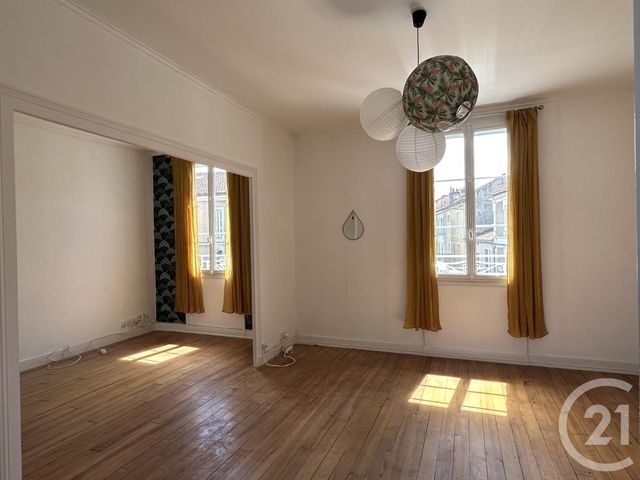 Appartement F4 à louer - 4 pièces - 106.76 m2 - ANGOULEME - 16 - POITOU-CHARENTES - Century 21 Aloha Immobilier