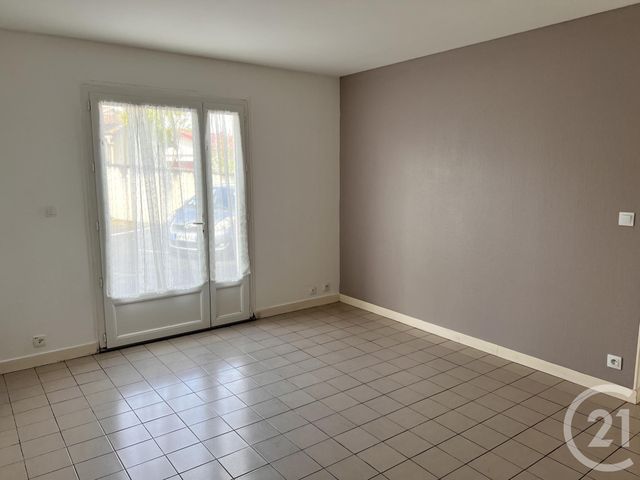 Appartement F2 à louer - 2 pièces - 32.0 m2 - ST MICHEL - 16 - POITOU-CHARENTES - Century 21 Aloha Immobilier