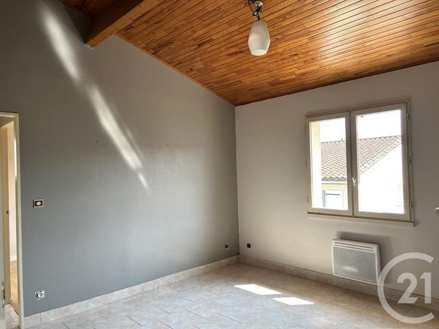 Appartement F2 à louer - 2 pièces - 30.0 m2 - ST MICHEL - 16 - POITOU-CHARENTES - Century 21 Aloha Immobilier