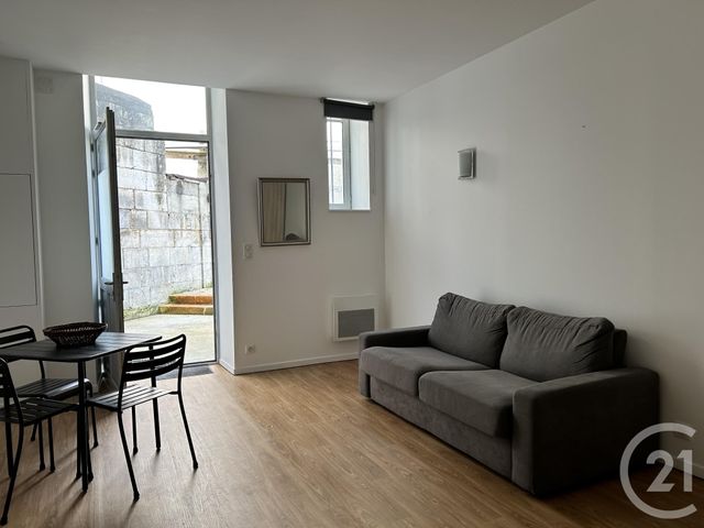 Studio à louer - 1 pièce - 26.75 m2 - ANGOULEME - 16 - POITOU-CHARENTES - Century 21 Aloha Immobilier
