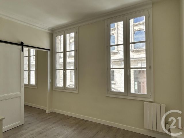 Appartement T2 à louer - 2 pièces - 25.0 m2 - ANGOULEME - 16 - POITOU-CHARENTES - Century 21 Aloha Immobilier