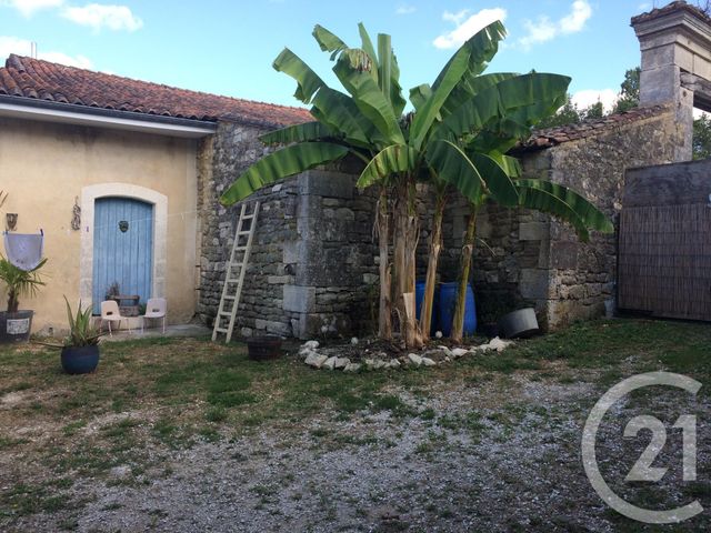 maison - CHAMPNIERS - 16