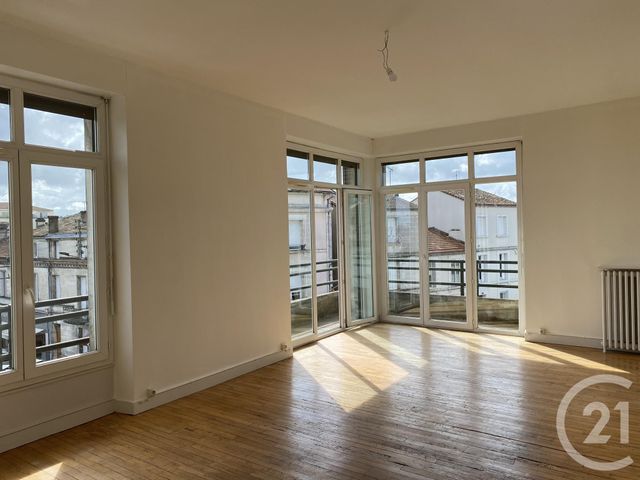 Appartement F5 à louer - 5 pièces - 113.3 m2 - ANGOULEME - 16 - POITOU-CHARENTES - Century 21 Aloha Immobilier