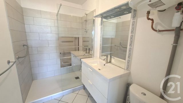 Appartement T1 à vendre - 1 pièce - 43.29 m2 - ANGOULEME - 16 - POITOU-CHARENTES - Century 21 Aloha Immobilier