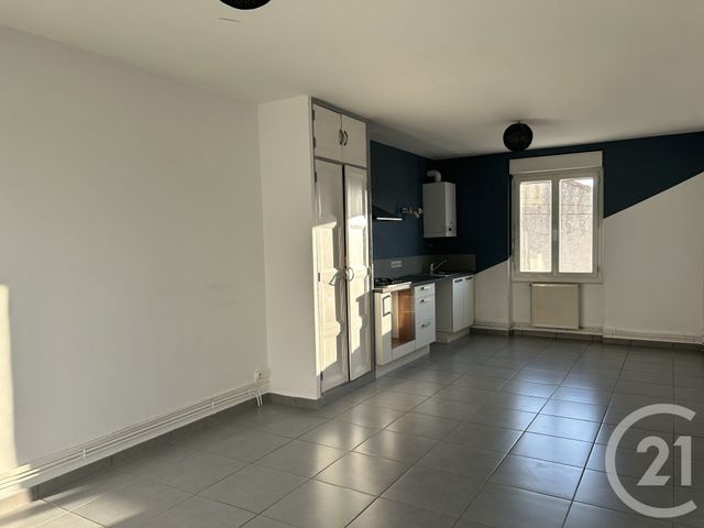 Appartement F3 à louer - 3 pièces - 62.76 m2 - ANGOULEME - 16 - POITOU-CHARENTES - Century 21 Aloha Immobilier