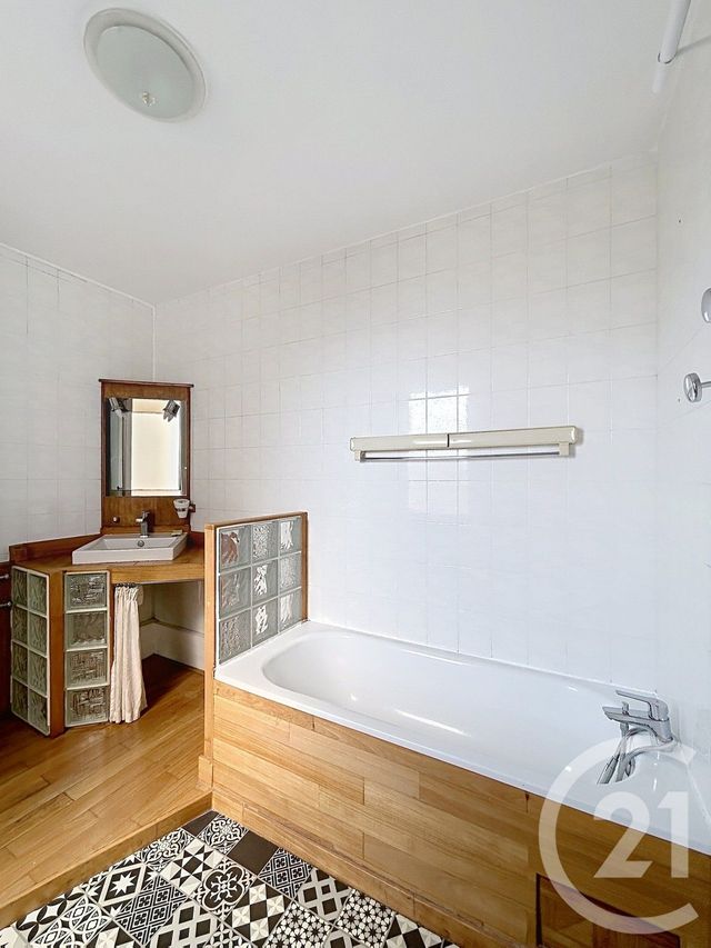 maison à louer - 5 pièces - 100.91 m2 - ANGOULEME - 16 - POITOU-CHARENTES - Century 21 Aloha Immobilier
