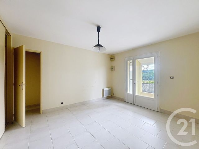 Appartement F2 à louer - 2 pièces - 30.43 m2 - ST MICHEL - 16 - POITOU-CHARENTES - Century 21 Aloha Immobilier