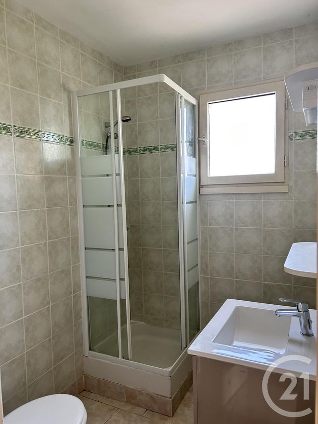 Appartement F2 à louer - 2 pièces - 31.8 m2 - ST MICHEL - 16 - POITOU-CHARENTES - Century 21 Aloha Immobilier