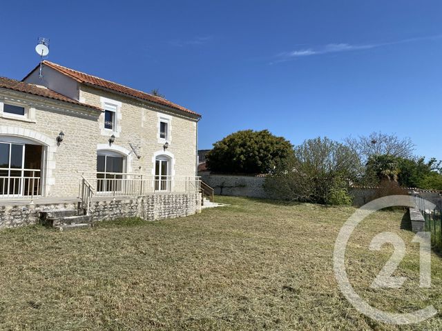 maison à louer - 7 pièces - 162.0 m2 - ST GENIS D HIERSAC - 16 - POITOU-CHARENTES - Century 21 Aloha Immobilier