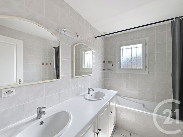 maison à louer - 4 pièces - 124.29 m2 - SOYAUX - 16 - POITOU-CHARENTES - Century 21 Aloha Immobilier