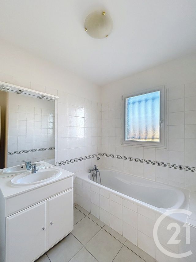 maison à louer - 5 pièces - 113.0 m2 - L ISLE D ESPAGNAC - 16 - POITOU-CHARENTES - Century 21 Aloha Immobilier