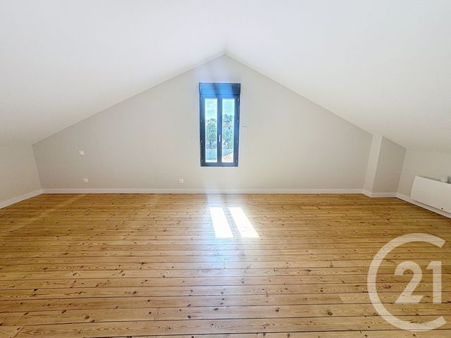 maison à vendre - 7 pièces - 190.0 m2 - CHAMPNIERS - 16 - POITOU-CHARENTES - Century 21 Aloha Immobilier