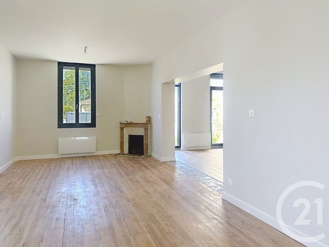 maison à vendre - 7 pièces - 190.0 m2 - CHAMPNIERS - 16 - POITOU-CHARENTES - Century 21 Aloha Immobilier