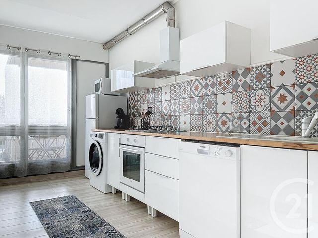 Appartement F4 à louer - 4 pièces - 78.93 m2 - ANGOULEME - 16 - POITOU-CHARENTES - Century 21 Aloha Immobilier