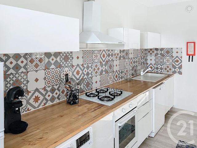 Appartement F4 à louer - 4 pièces - 78.93 m2 - ANGOULEME - 16 - POITOU-CHARENTES - Century 21 Aloha Immobilier