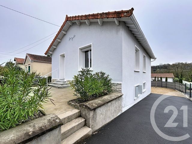 maison à louer - 4 pièces - 123.28 m2 - RUELLE SUR TOUVRE - 16 - POITOU-CHARENTES - Century 21 Aloha Immobilier