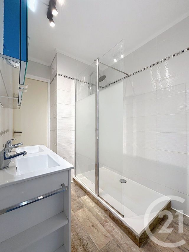 Appartement F3 à louer - 3 pièces - 62.69 m2 - ANGOULEME - 16 - POITOU-CHARENTES - Century 21 Aloha Immobilier