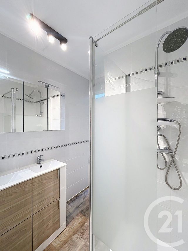 Appartement F3 à louer - 3 pièces - 62.69 m2 - ANGOULEME - 16 - POITOU-CHARENTES - Century 21 Aloha Immobilier