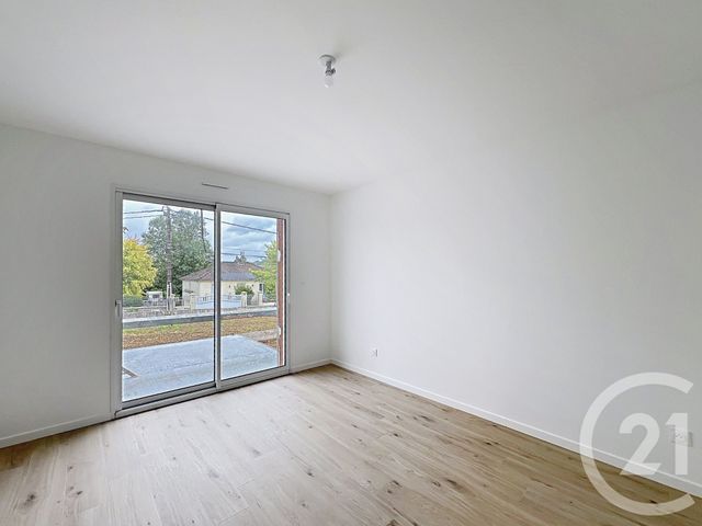 maison à louer - 4 pièces - 134.7 m2 - CHAMPNIERS - 16 - POITOU-CHARENTES - Century 21 Aloha Immobilier