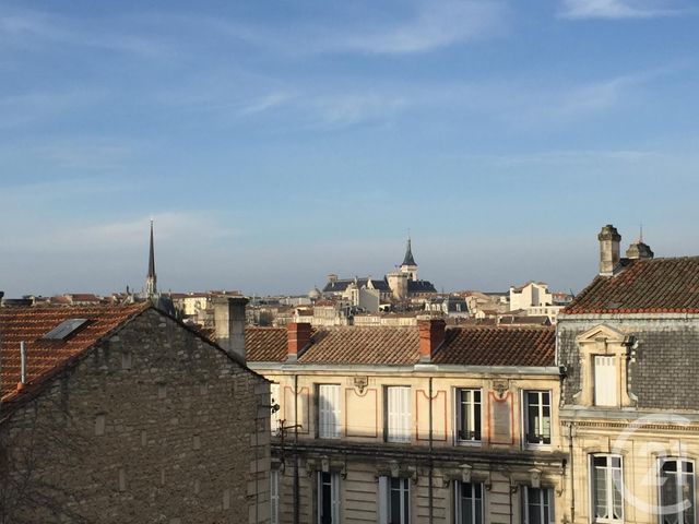 Afficher la photo en grand Appartement F3 à vendre - 3 pièces - 63.26 m2 - ANGOULEME - 16 - POITOU-CHARENTES - Century 21 Aloha Immobilier