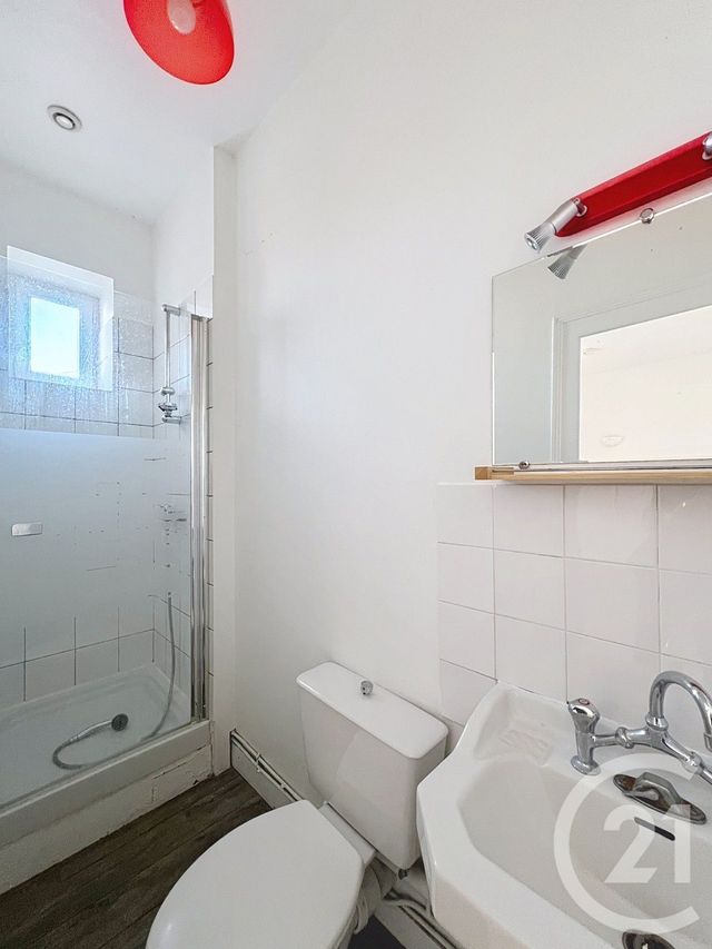 Appartement F1 à louer - 1 pièce - 21.0 m2 - ANGOULEME - 16 - POITOU-CHARENTES - Century 21 Aloha Immobilier