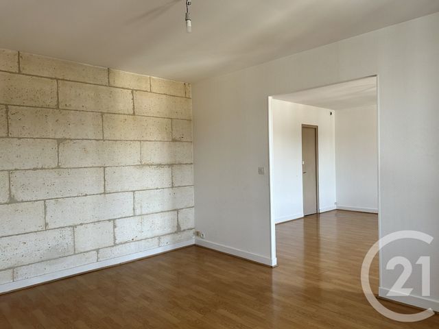 Afficher la photo en grand Appartement T2 à louer - 2 pièces - 63.87 m2 - ST YRIEIX SUR CHARENTE - 16 - POITOU-CHARENTES - Century 21 Aloha Immobilier