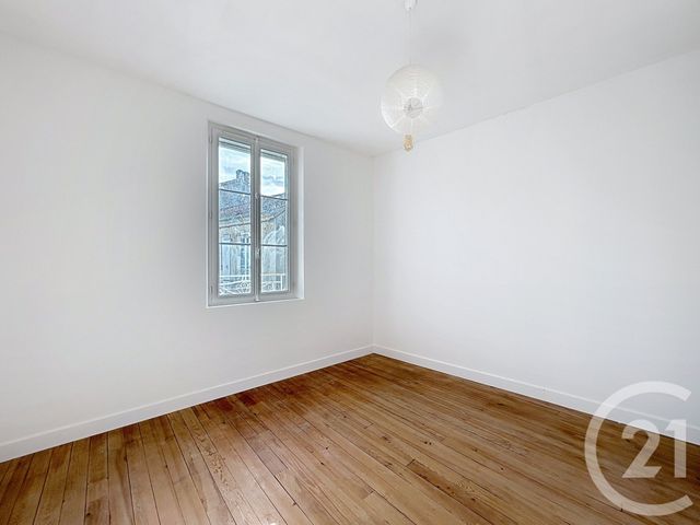 Afficher la photo en grand Appartement F4 à louer - 3 pièces - 103.0 m2 - ANGOULEME - 16 - POITOU-CHARENTES - Century 21 Aloha Immobilier