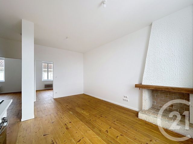 Appartement F2 à louer - 3 pièces - 66.86 m2 - ANGOULEME - 16 - POITOU-CHARENTES - Century 21 Aloha Immobilier