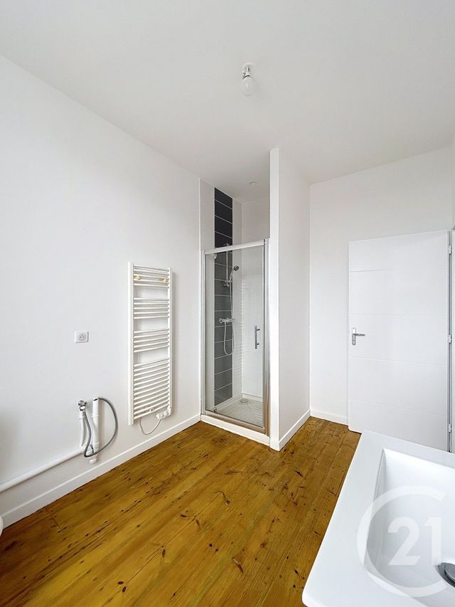 Appartement F2 à louer - 3 pièces - 66.86 m2 - ANGOULEME - 16 - POITOU-CHARENTES - Century 21 Aloha Immobilier