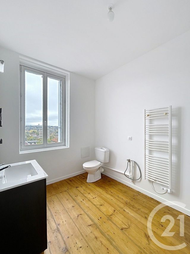 Appartement F2 à louer - 3 pièces - 66.86 m2 - ANGOULEME - 16 - POITOU-CHARENTES - Century 21 Aloha Immobilier