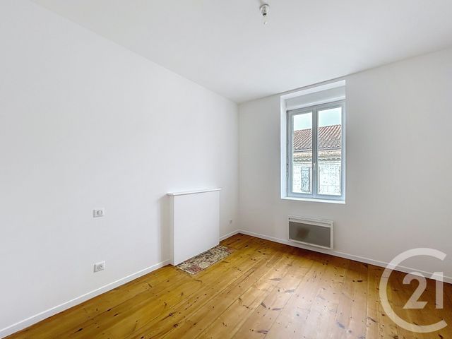 Appartement F2 à louer - 3 pièces - 66.86 m2 - ANGOULEME - 16 - POITOU-CHARENTES - Century 21 Aloha Immobilier