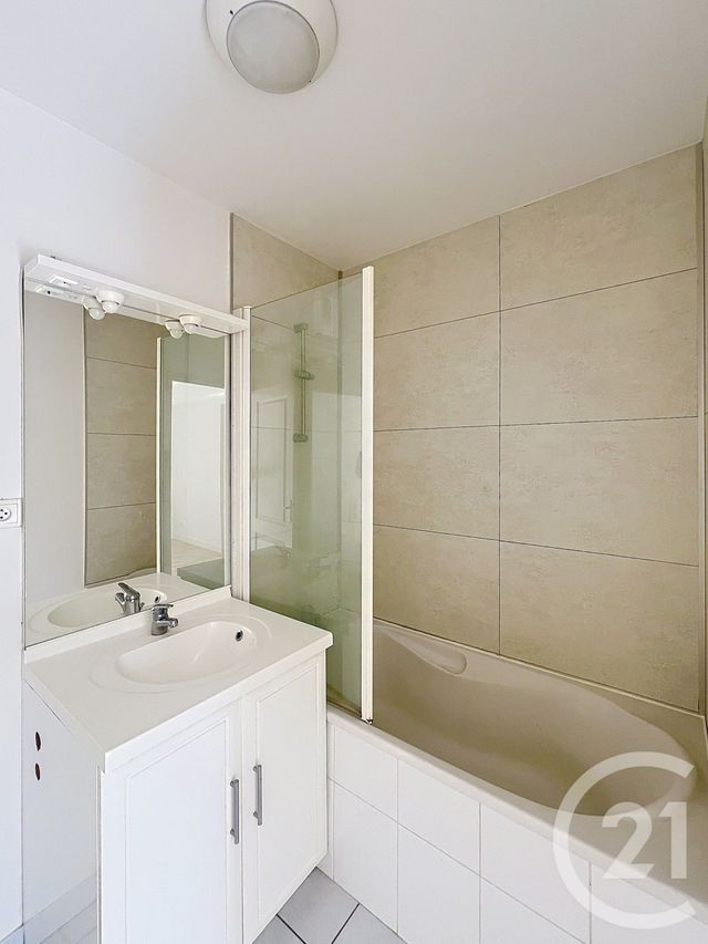 Appartement F2 à louer - 2 pièces - 47.62 m2 - ANGOULEME - 16 - POITOU-CHARENTES - Century 21 Aloha Immobilier