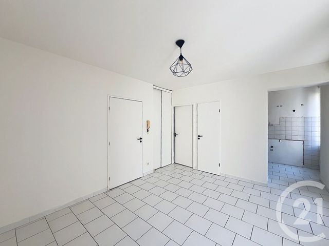 Appartement F1 à louer - 1 pièce - 26.98 m2 - ANGOULEME - 16 - POITOU-CHARENTES - Century 21 Aloha Immobilier