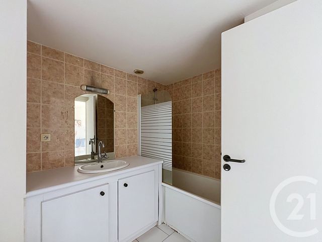 Appartement F1 à louer - 1 pièce - 26.98 m2 - ANGOULEME - 16 - POITOU-CHARENTES - Century 21 Aloha Immobilier