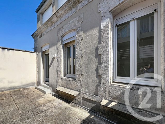 Appartement F1 à louer - 1 pièce - 26.98 m2 - ANGOULEME - 16 - POITOU-CHARENTES - Century 21 Aloha Immobilier