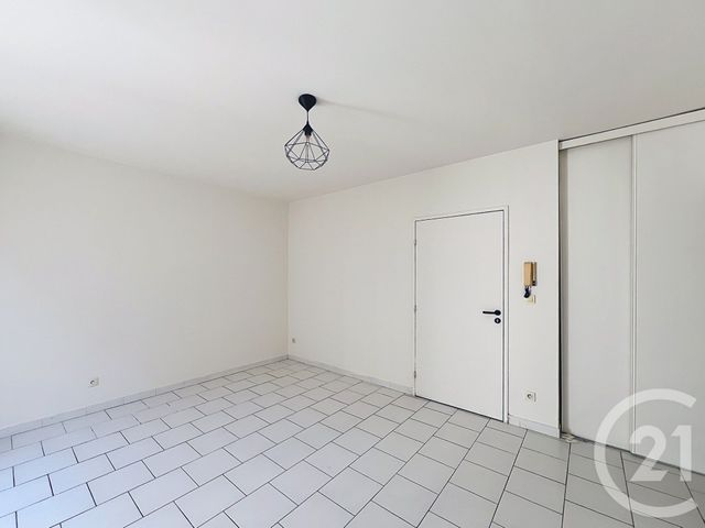 Appartement F1 à louer - 1 pièce - 26.98 m2 - ANGOULEME - 16 - POITOU-CHARENTES - Century 21 Aloha Immobilier
