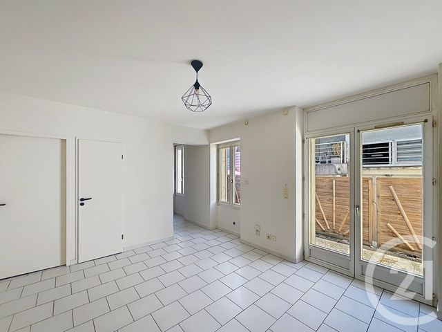 Appartement F1 à louer - 1 pièce - 26.98 m2 - ANGOULEME - 16 - POITOU-CHARENTES - Century 21 Aloha Immobilier