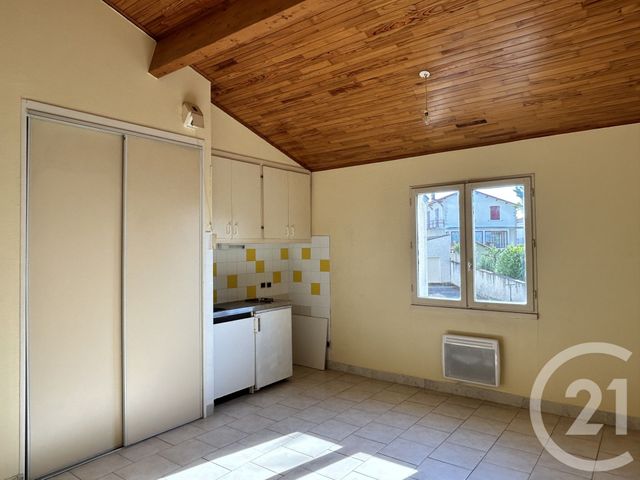 Appartement F2 à louer - 2 pièces - 32.01 m2 - ST MICHEL - 16 - POITOU-CHARENTES - Century 21 Aloha Immobilier